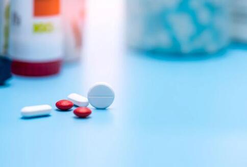 噻嗪类利尿药物治疗初期增加低钠血症风险